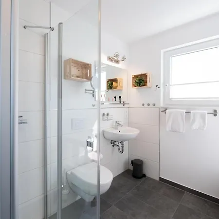 Kleine Insel Botel 5*