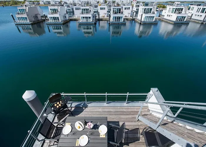 Kleine Insel Botel 5*